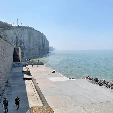 Avec Vue Directe Sur La Mer De شقة *